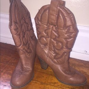 Women’s cowgirl boots